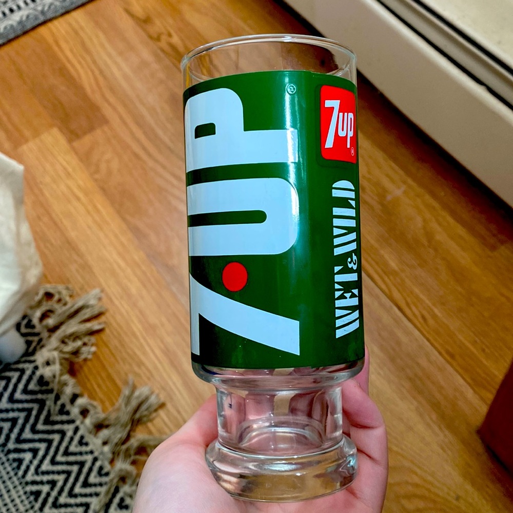 Vintage 7 up glass
